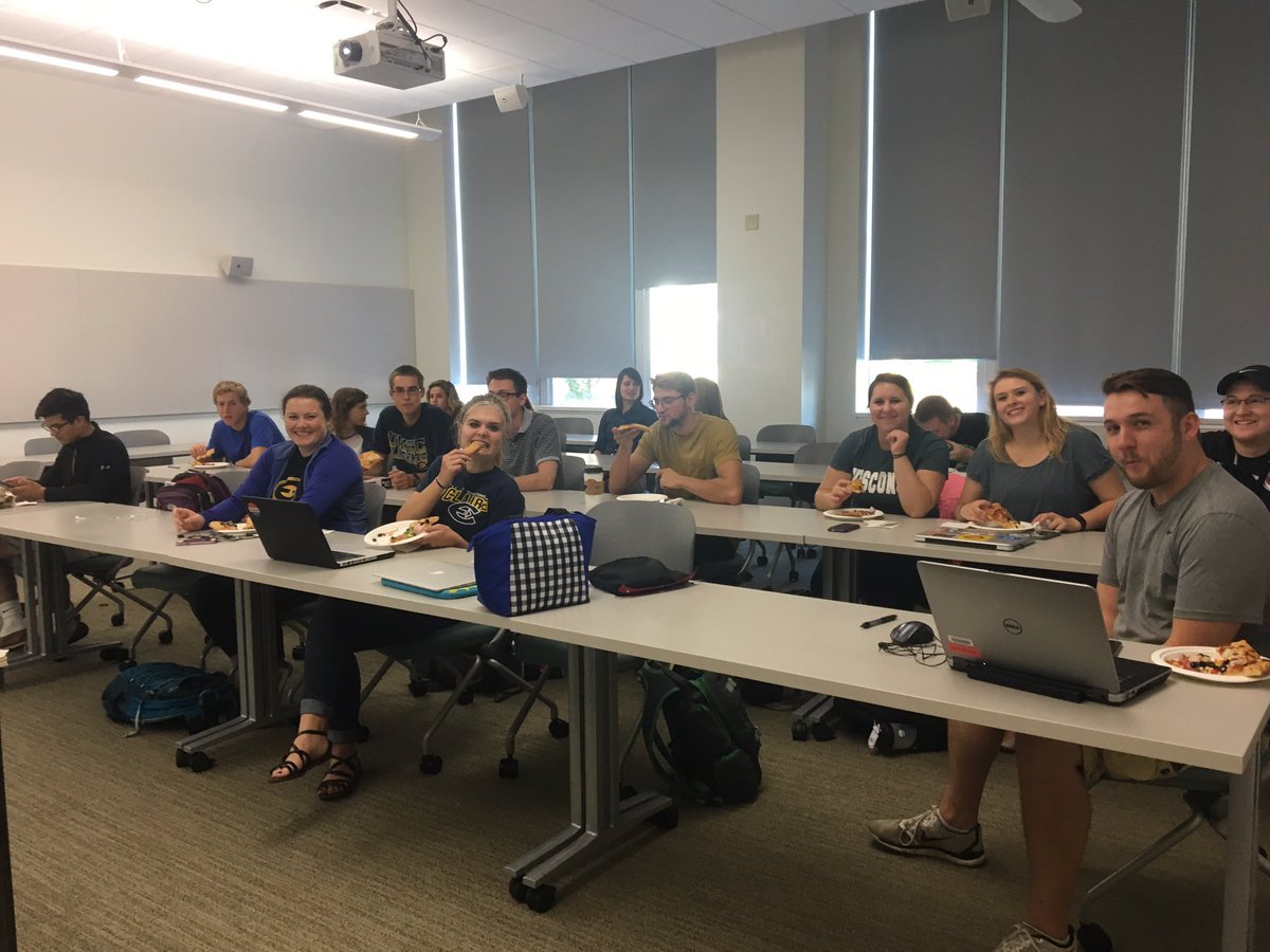 UWECSNEHA's tweet photo. First meeting! ♻️🌎🐝🍃 https://t.co/kPQNOGcO9J
