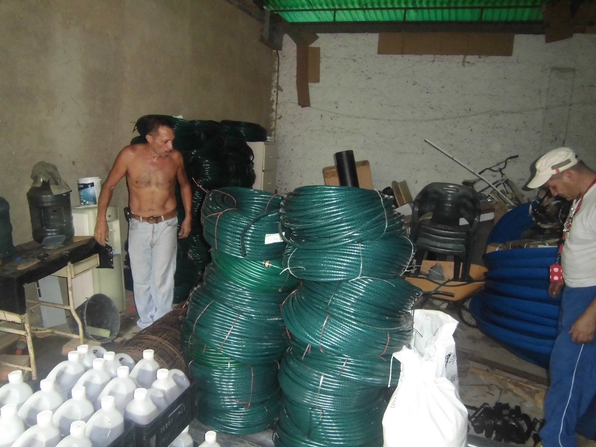 MinppauC's tweet photo. Recibiendo los kits para los CLAP agrourbanos #Vargas https://t.co/GST1C0Izfy