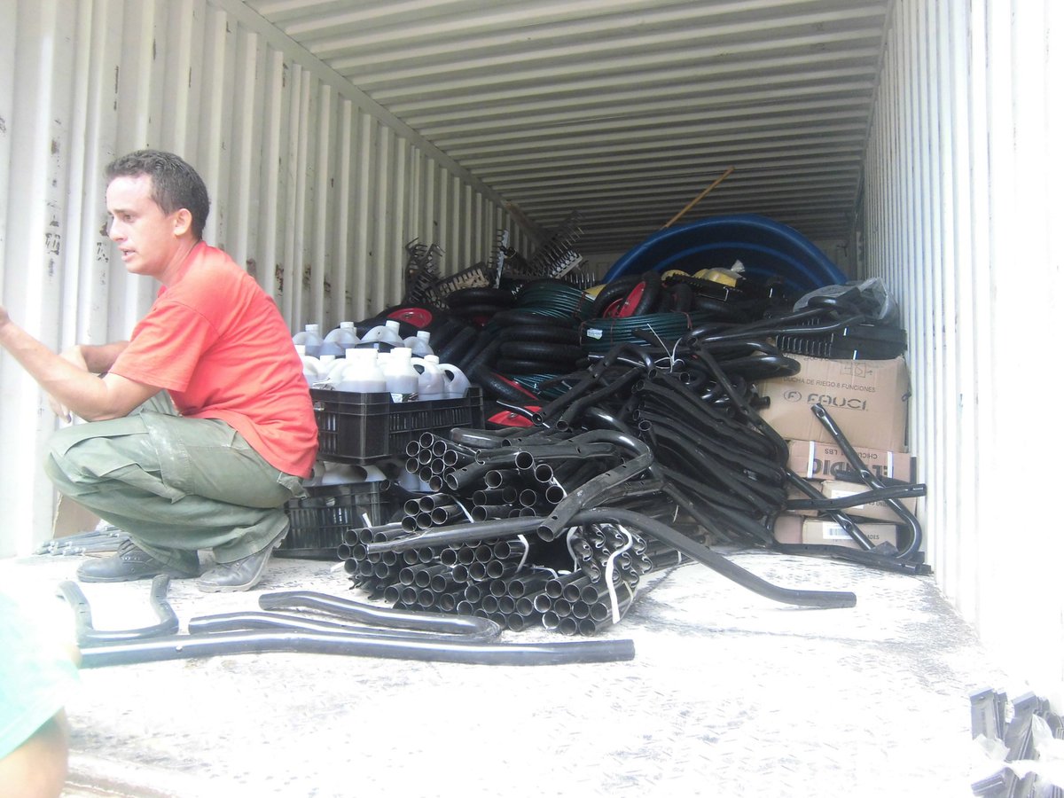 MinppauC's tweet photo. Recibiendo los kits para los CLAP agrourbanos #Vargas https://t.co/GST1C0Izfy