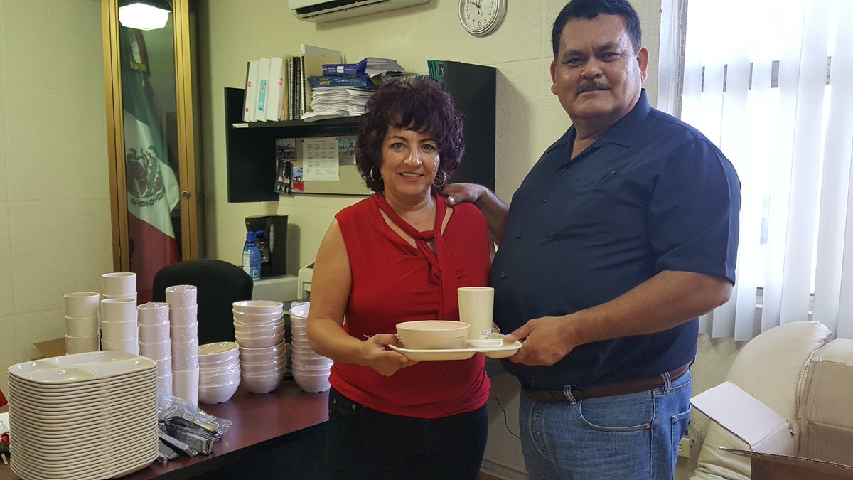 robbiemalo's tweet photo. @conalep_ap agradece a Don Jose Villareal por el apoyo con vajillas para el Comedor Estudiantil. @conalep_sonora @CSilvaToledo https://t.co/WWKYcO6OIS