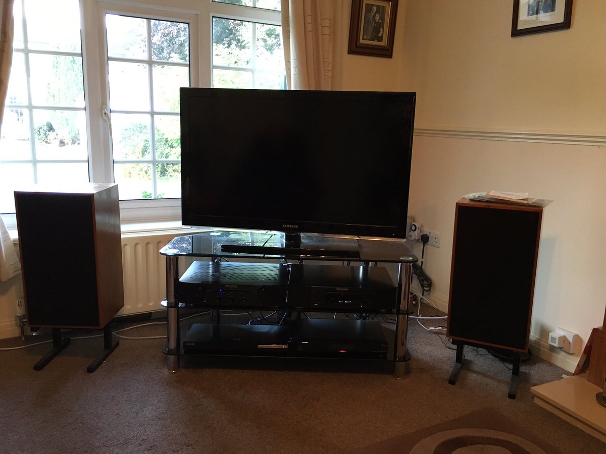 pauloz1984's tweet photo. One very happy @SuperfiLincoln customer, #installation and #upgradedsystem @MarantzEurope PM6006 & CD6006 @chordcables Shawline rca & spkr https://t.co/5CebJejxsK
