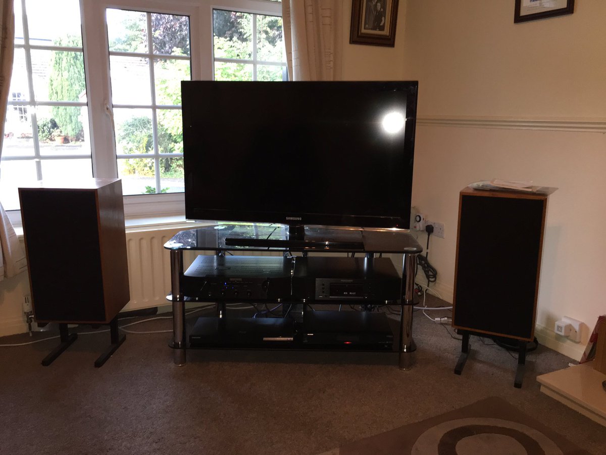 pauloz1984's tweet photo. One very happy @SuperfiLincoln customer, #installation and #upgradedsystem @MarantzEurope PM6006 & CD6006 @chordcables Shawline rca & spkr https://t.co/5CebJejxsK