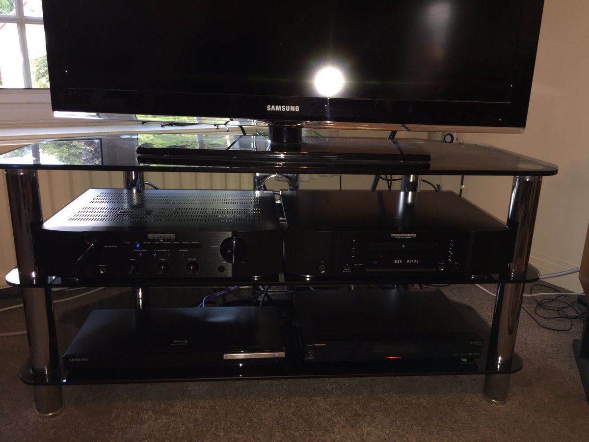 pauloz1984's tweet photo. One very happy @SuperfiLincoln customer, #installation and #upgradedsystem @MarantzEurope PM6006 & CD6006 @chordcables Shawline rca & spkr https://t.co/5CebJejxsK