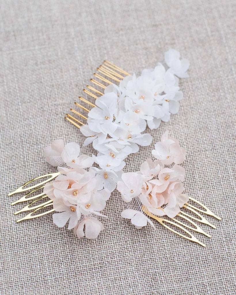 F l o r a l
Finished lots of our Marigold combs today. They come in Ivory or blush with go… ift.tt/2cZJ1uB