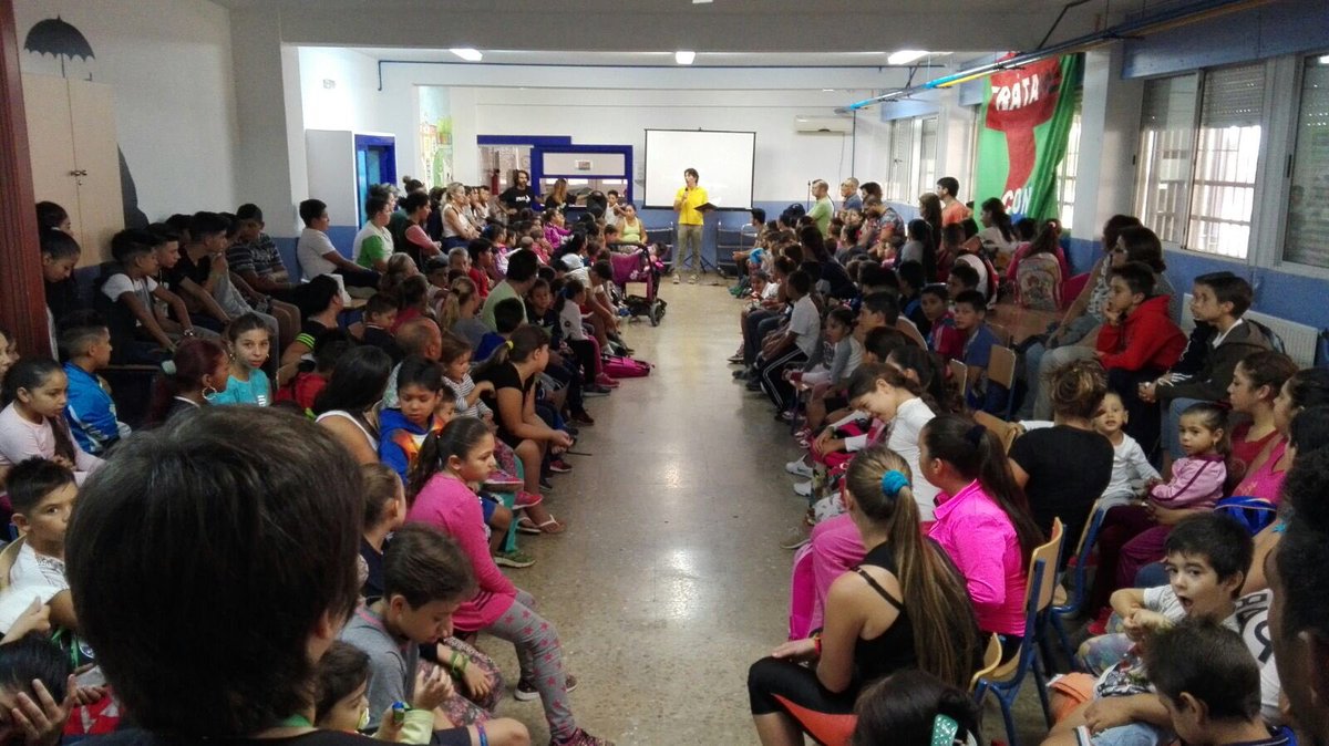 VivesPao's tweet photo. Asamblea de comunidad #ibb2016/17 #NuevosSueños #NuevosRetos #TCR https://t.co/dzfES5y0UB