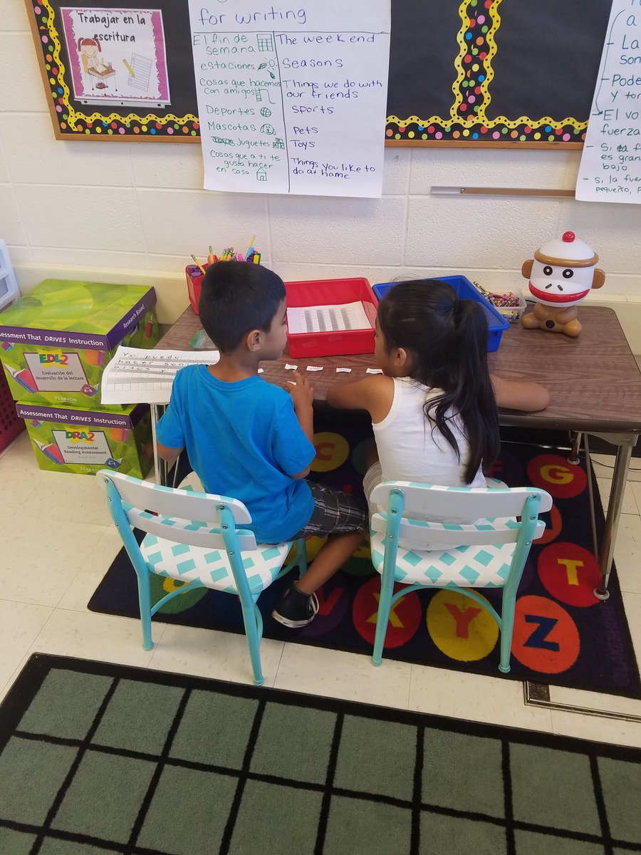 MsGistenson's tweet photo. Doing a great job working together and following routines in our first week of literacy and math centers! #RedOakRockets https://t.co/6YRsSXHn6T