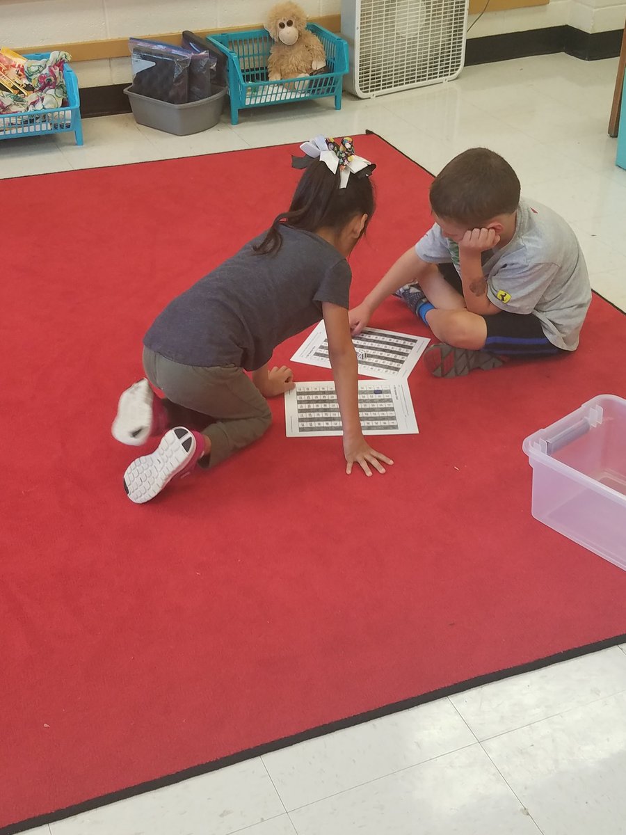 MsGistenson's tweet photo. Doing a great job working together and following routines in our first week of literacy and math centers! #RedOakRockets https://t.co/6YRsSXHn6T