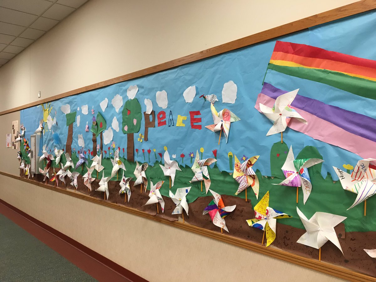 jleehse's tweet photo. #PinwheelsforPeace #howthegardengrows https://t.co/rMeOXnfQGo