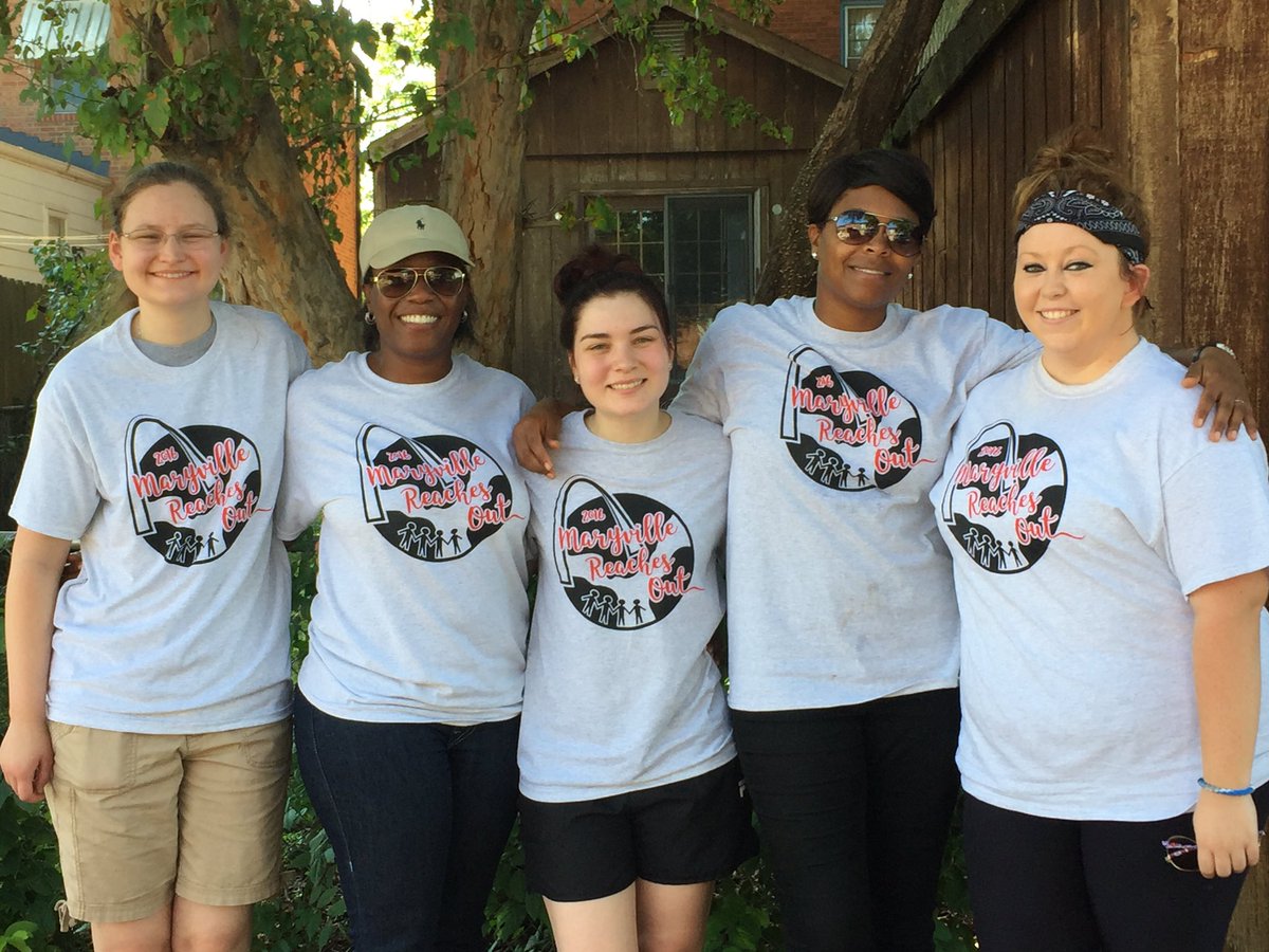 MaryvilleU's tweet photo. Volunteer squad at Epilepsy Foundation  (@EFMOKS): Emmie Morrison, Adrienne Jackson, Kelsie Lemmons, Karlla Dozier, &amp; Rachel Birkman #MRO16 https://t.co/AYg06WgOgm