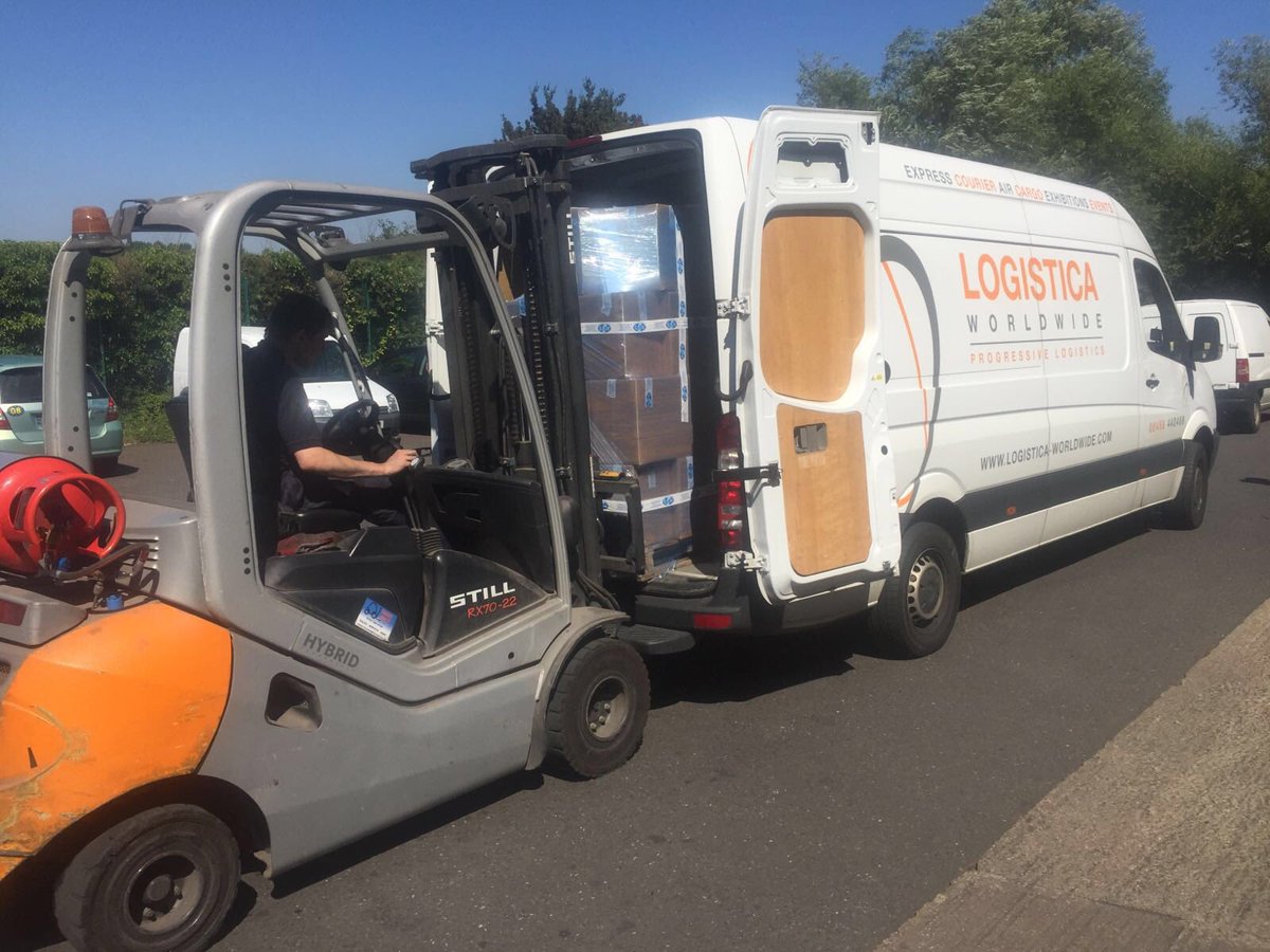 LogisticaUK's tweet photo. Very busy day for Domestic Express, Economy Europe, Express Courier and UK & Europe Same Day work. Well done #TeamLogistica 📦📦 https://t.co/brkO2crQIu