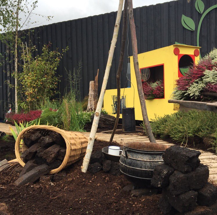 Aldi_Ireland's tweet photo. Ballycumber, Co. Offaly's @Foroige #GardenGra installation was inspired by the love of the Bogland in the Midlands. #AldiPloughing https://t.co/ruHKJ4MafD