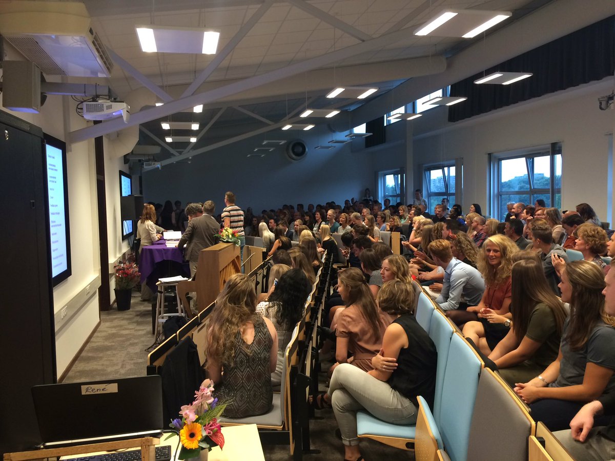 P uitreiking #paboeindhoven. Volle zaal om samen dit succes te vieren. Een geweldige groep studenten.