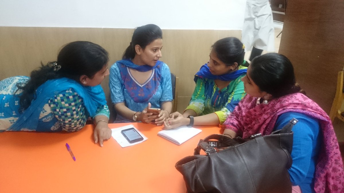 rashkath's tweet photo. #khmspd brainstorming in groups. Learning from eachother. https://t.co/uT1SHGaNL6