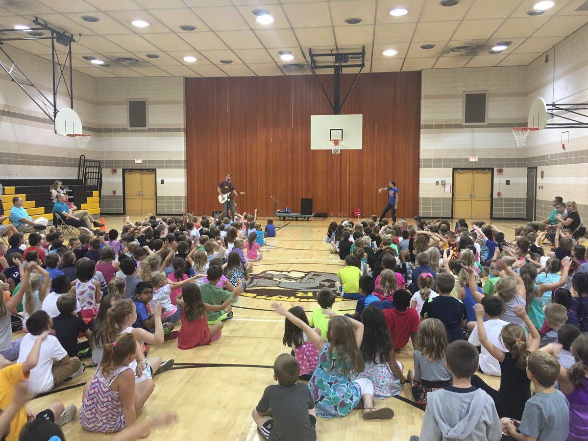 kosanovic_j's tweet photo. #Josh&amp;Gab rocking #anti-bullying message @ Forest Grove #MontourProud https://t.co/5Ho9kLMY5M
