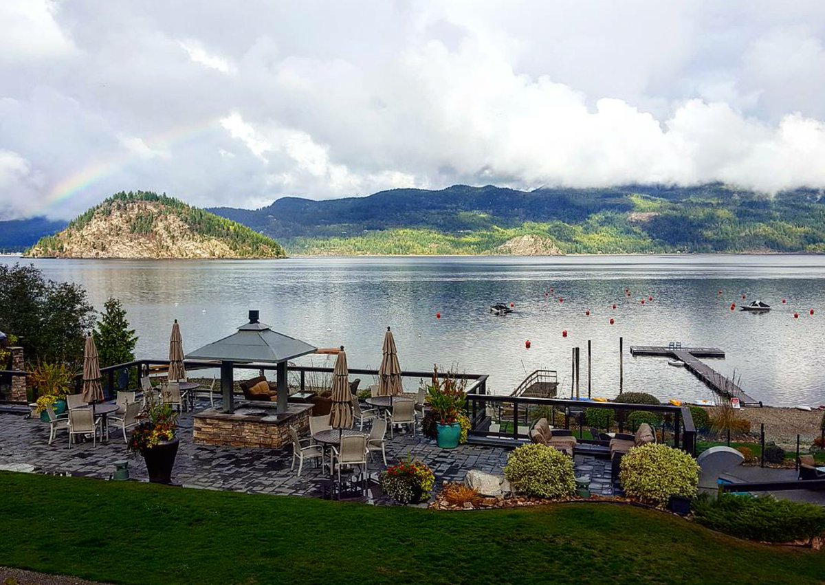 CarmelCoveRes's tweet photo. We are loving the beautiful views of the #Shuswap today! &amp; that rainbow over #CopperIsland 👌! #explorebc https://t.co/bmSzO7o7GO