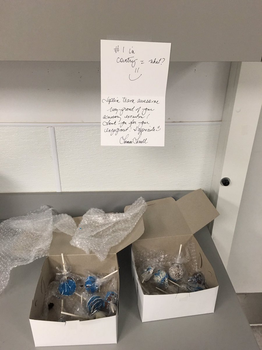 Gazaway88's tweet photo. Thank you Tammi for the delicious cake pops @TotallyT2 @ZacherieBlack @odonnellscottie https://t.co/W4CGu5Mkav