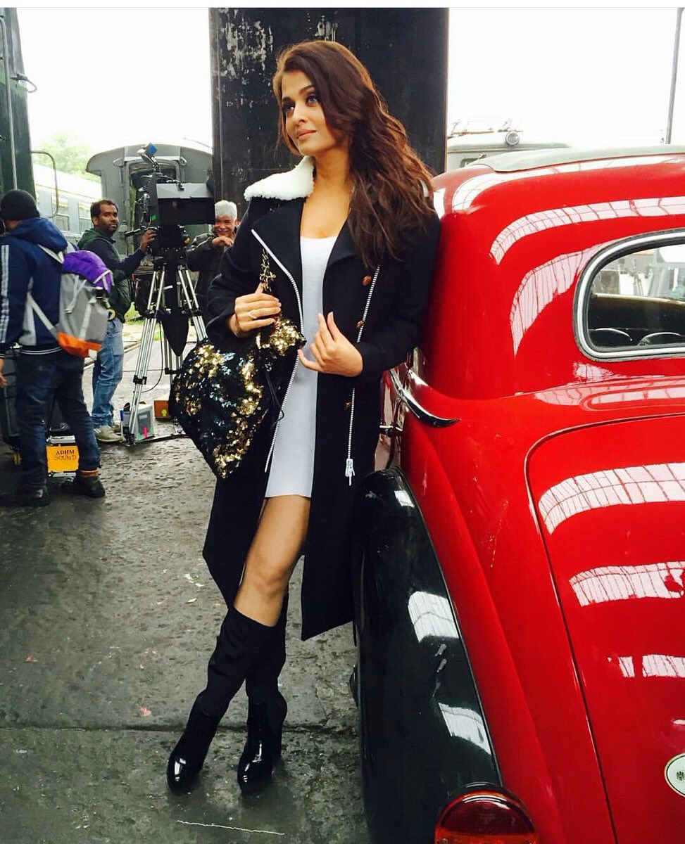 AishwaryaSpice's tweet photo. One the sets of #AeDilHaiMushkil #AishwaryaRaiBachchan https://t.co/8ozFEG862U