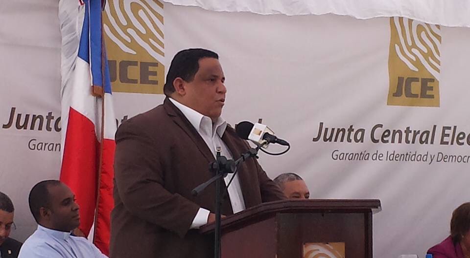 RafaelHidalgoF's tweet photo. Nuestro agradecimiento a #INDESUR por donación de los terrenos y a la @juntacentral por la construcción de este moderno centro. https://t.co/4RVc84hQWy