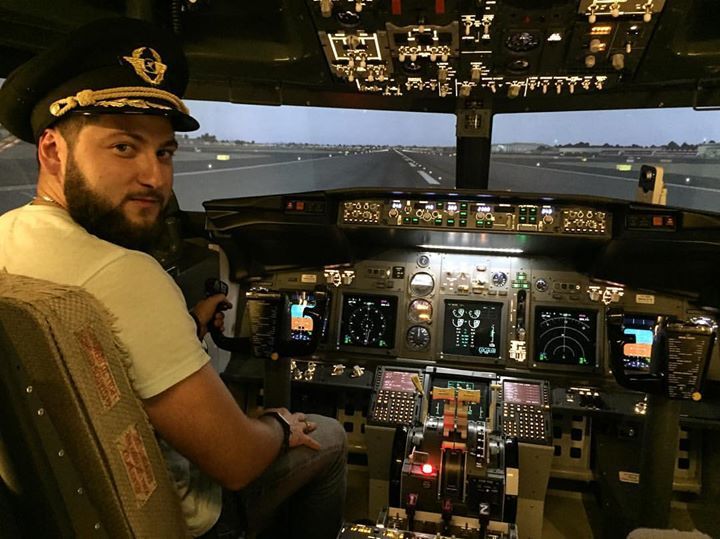 alex_altman's tweet photo. В жопу Hyundai. Я увольняюсь ✈️ https://t.co/p5FLZmosKf