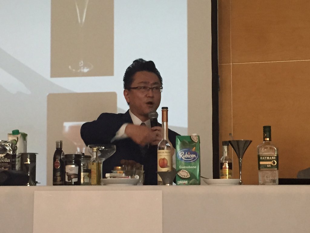 "El cliente japonés tomaba whisky solo y cócteles de ginebra hace 50 años. Dentro de 50 quizás seguirá igual" -Ueno