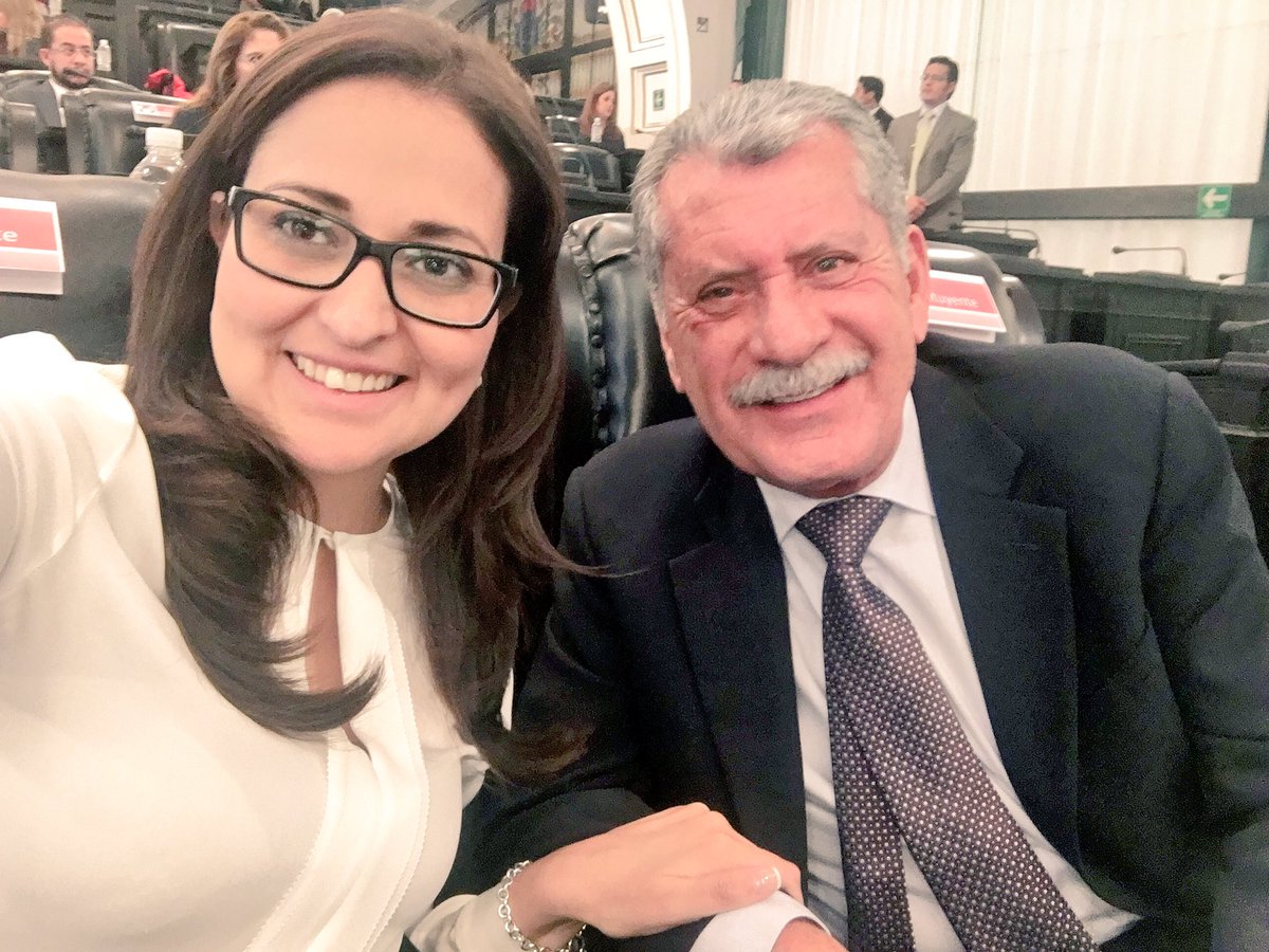 cynthialopezc1's tweet photo. Primera sesión Constituyente con mis compañeros Enrique Jackson @loremarinm @LABustos_O https://t.co/j3TYvWF0jh