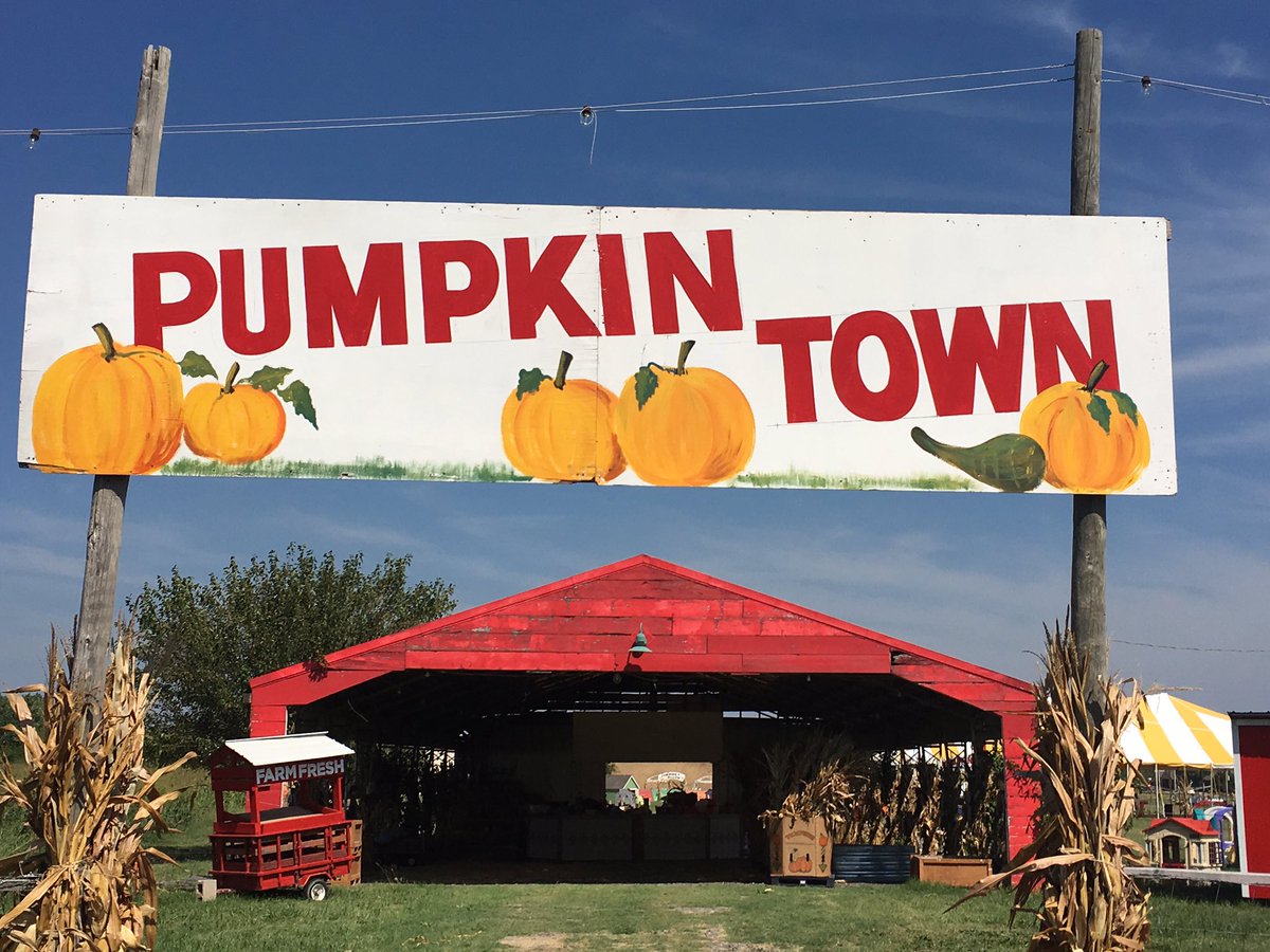 NativeTurfOK's tweet photo. The Sod Squad is installing new turf @Pumpkintownok in time for the opening next week. Bring the kids out for a good time! https://t.co/n0t6jfZQtv