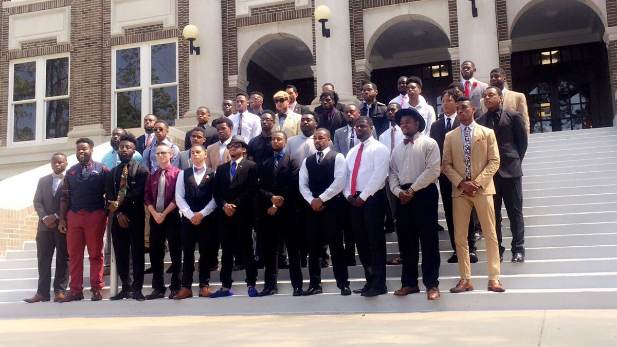 SFA_ALPHAS's tweet photo. Black excellence is alive at #SFA! S/o to the Men of the campus for participating in @sfasu_naacp's professional attire event ✊🏾 https://t.co/LoXP288a4B