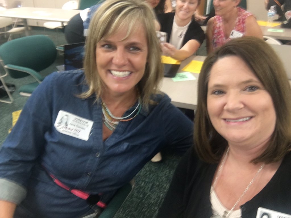 EngstromJen's tweet image. Coaches learning!! @jstevens1417 #dupagetech#esd20learns