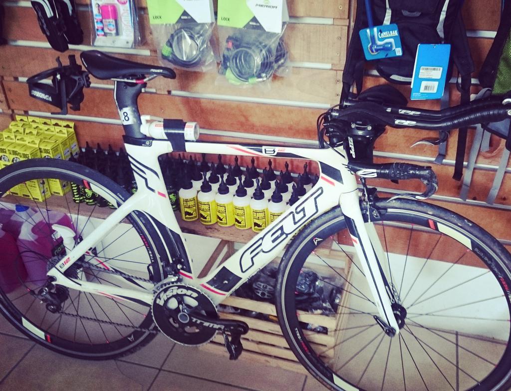 In 4 a service! Few touches 4 the weeknd! Huge thanx <a href="/PEDALWORXSA/">PEDALWORX</a> 4 continued support! <a href="/CapeUltraTri/">Cape Ultra ✊</a> <a href="/FeltBicyclesSA/">Felt Bicycles SA</a>