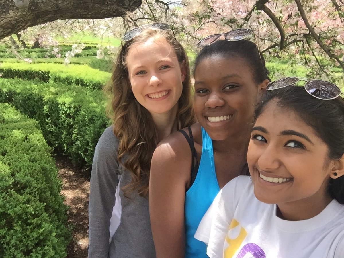 delayna_kaye's tweet photo. Happy Birthday Elizabeef! Eat an oreo for a change @ElizabethPrisby https://t.co/RfePVvtenl