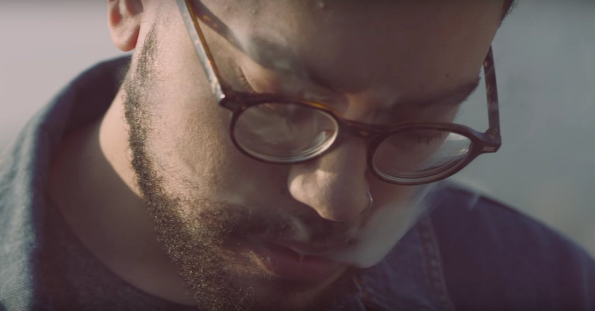 REMEZCLA's tweet photo. #Premiere: @Jessebaezlolwut Unveils Stoner-Friendly R&amp;B Cruising Video for "F" 💨 https://t.co/tgiikXU9WV https://t.co/SYoQpE324n