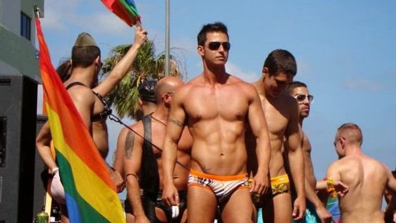 AttitudeMag's tweet photo. Man leaves TripAdvisor review complaining about the amount of gay couples in Gran Canaria: https://t.co/BTy4K9Xkpe https://t.co/WYw3HuXcY1