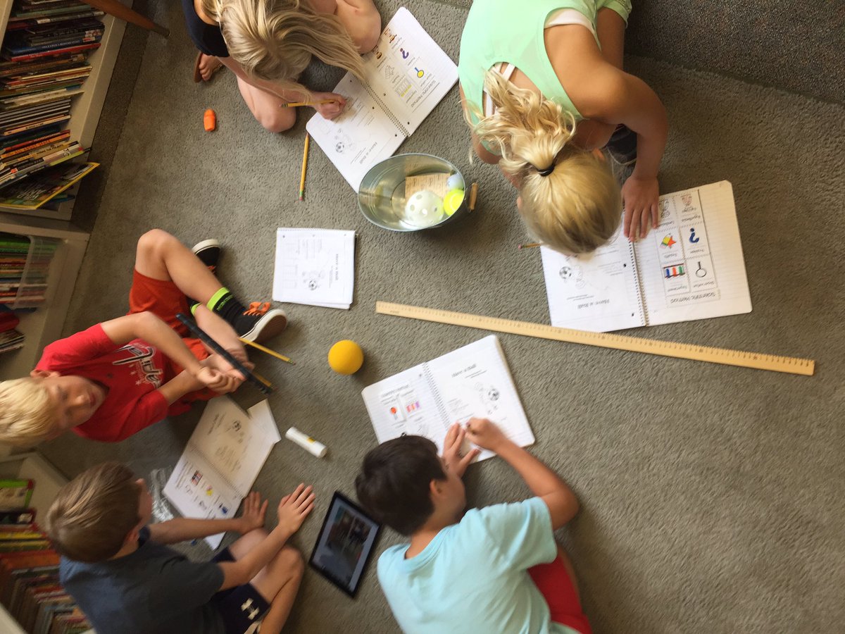 Conducting Sci Inv. using old and new tech! <a href="/JamestownAPS/">Jamestown Elementary</a> #jtownjoy