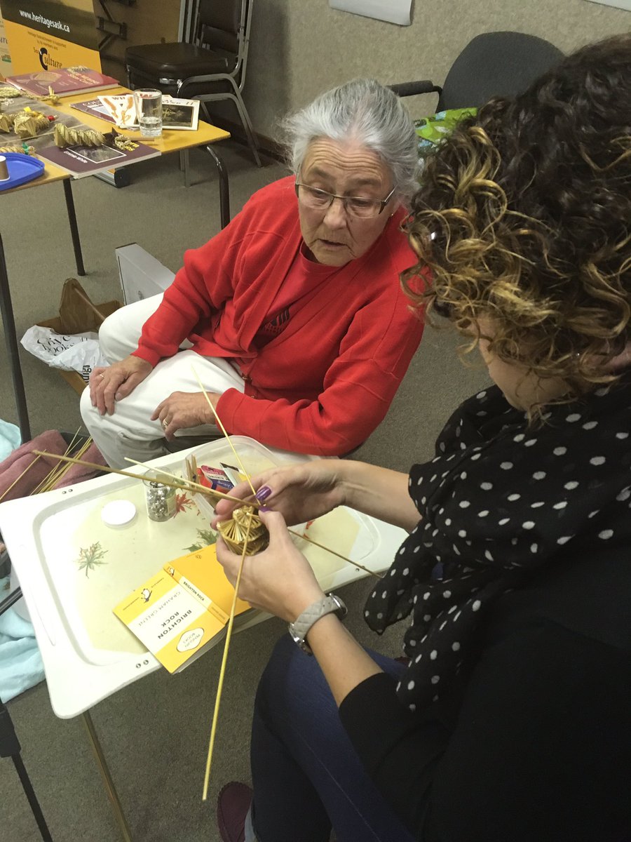 DaleJarvis's tweet photo. Donna Thompson teaching @AmandaGirardin the art of wheat straw weaving. https://t.co/fwR2O9wa5L