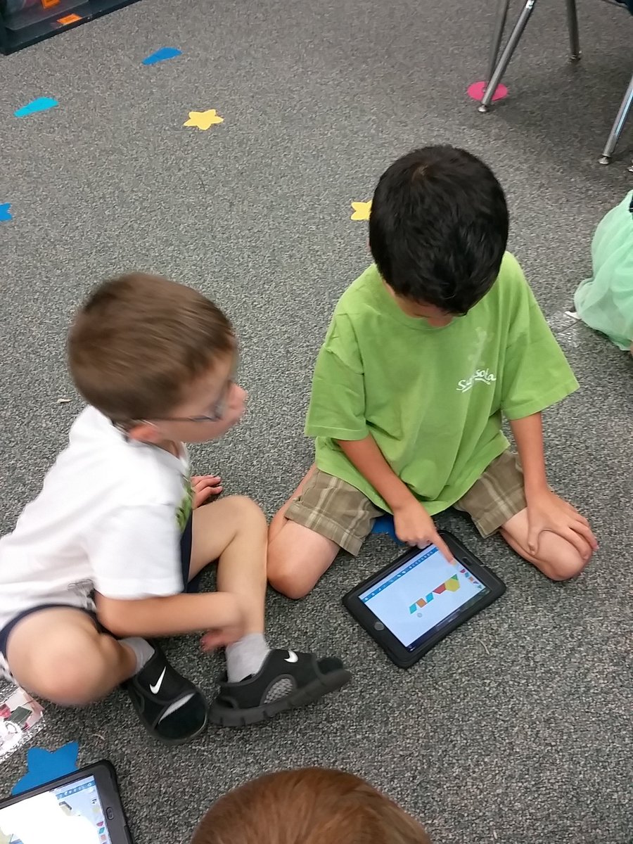 HESKaufman's tweet photo. Designing shape patterns and taking screen shots to save them https://t.co/hv0W5iLhf2