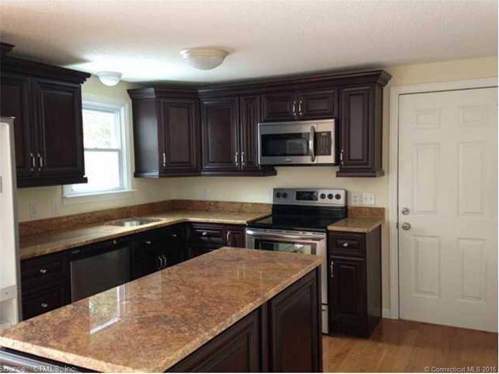 InnovProp's tweet image. OPEN HOUSE THIS SUNDAY FROM 1PM TO 3PM! Come on down to 97 Timber Ridge Rd in Middletown. Call Innovative Properties at 860.635.7355