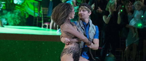 justjaredjr's tweet photo. .@JakeTAustin &amp; @Dance10Jenna dance #Diego on #DWTS! https://t.co/JZXcTnb00m https://t.co/TbWr1nVDzQ