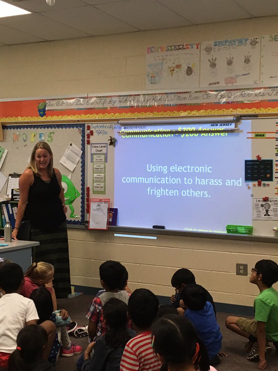 marydesai1's tweet photo. BC 3rd Graders review cyberbullying with Mrs. Sierotowicz. #sbdcd https://t.co/SF3i753Gbc
