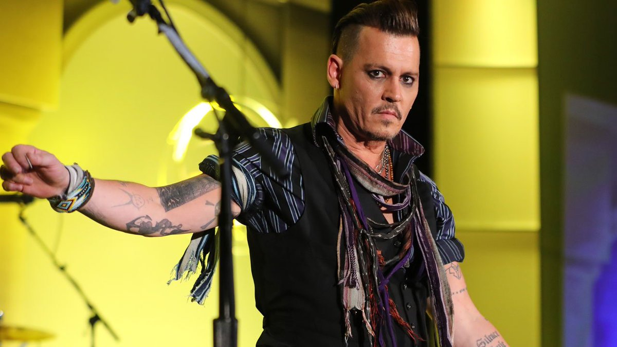 etnow's tweet image. Johnny Depp will receive a charity award for his support of cancer patients in need. et.tv/2cNFssB