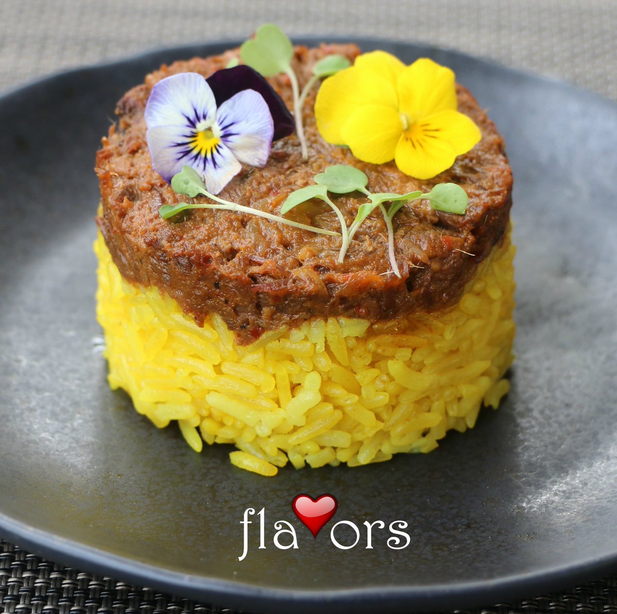 💕 Indonesian Yellow Rice 💕
Rice cooked in Coconut milk &amp; tumeric. Soooo #yummy !
#Recipe:
http://youtu.be/KZ4d7UsrfyU