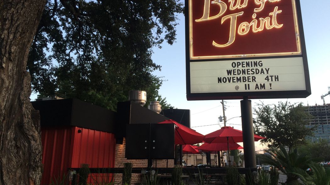 EaterHouston's tweet photo. The Burger Joint is headed to the Heights with a bigger patio &amp; full bar in tow https://t.co/1SJEnhxwHh https://t.co/CNINWoNXEN