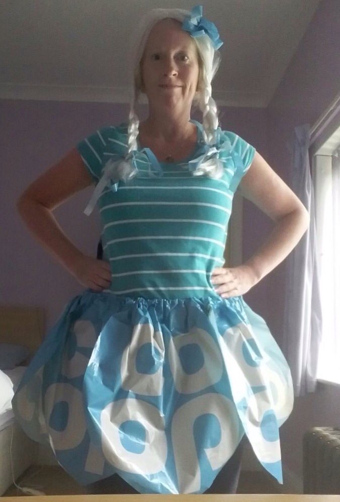 michaelbouch68's tweet image. Angela from @easingtoncoop trying on the outfit for tomorrow's launch #verycreative @LloydEdwards @gemmz_robinson