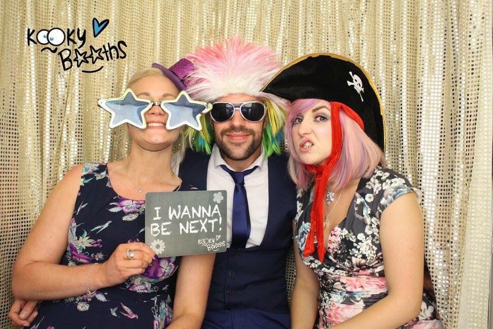 Kookybooths's tweet photo. Gold curtain option! #blingbling #photoboothdevon #photobooth #weddingsdevon #devonweddingfun #funfunfun! https://t.co/bGEyA2oWIb