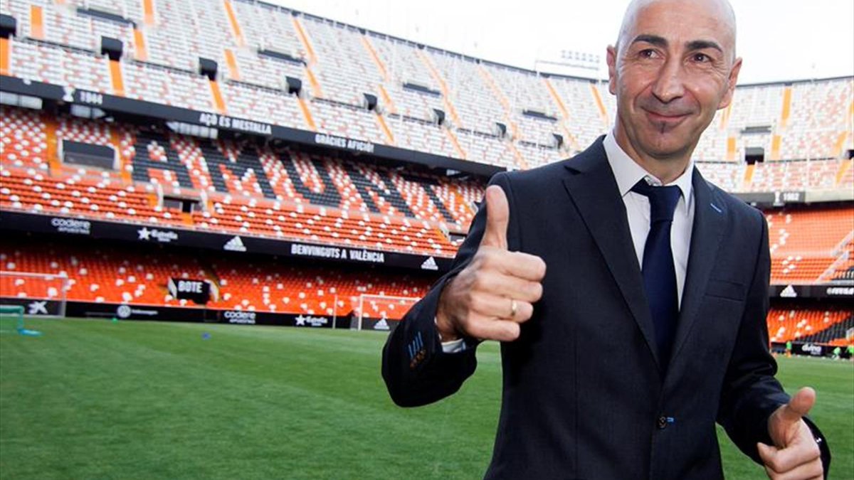 FichaOficial's tweet photo. El @valenciacf releva de su cargo a Pako Ayestarán y Voro se hace con el equipo de manera interina #Valencia https://t.co/ahzIIWrMwS