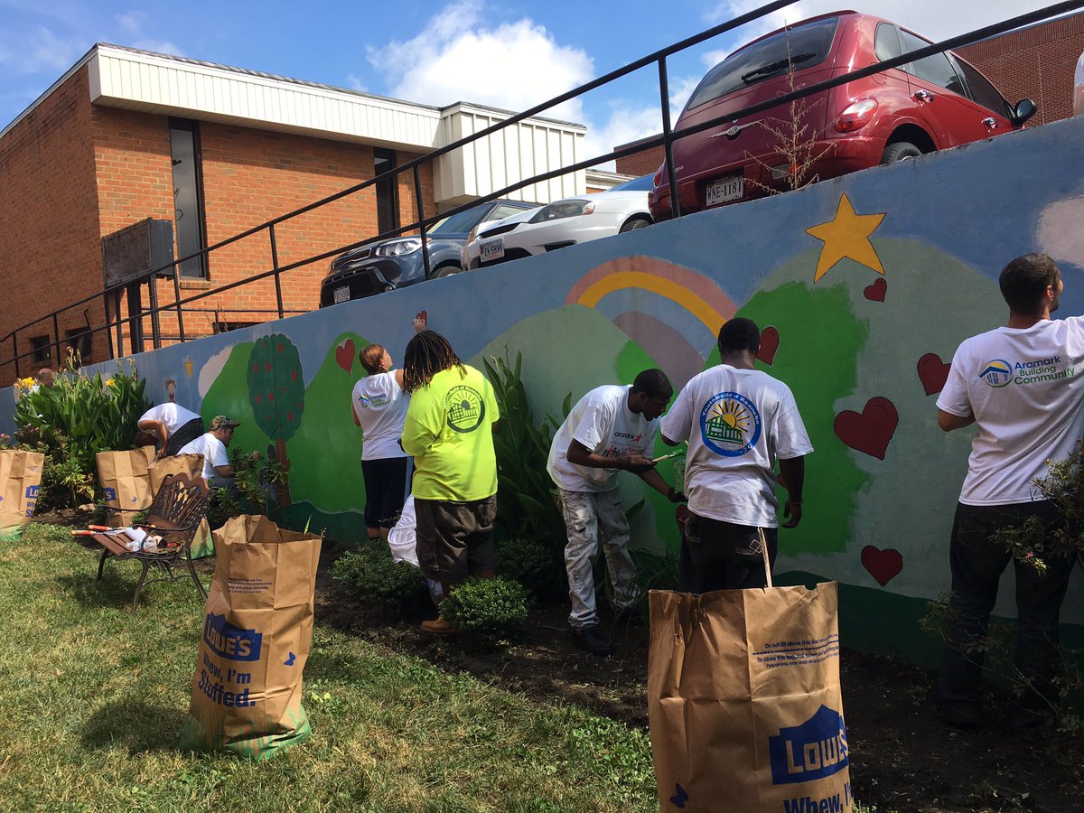 diane02170's tweet photo. ABC Day is rocking and rolling in Roanoke VA! #aramarkvolunteer https://t.co/RLWjyljoP9