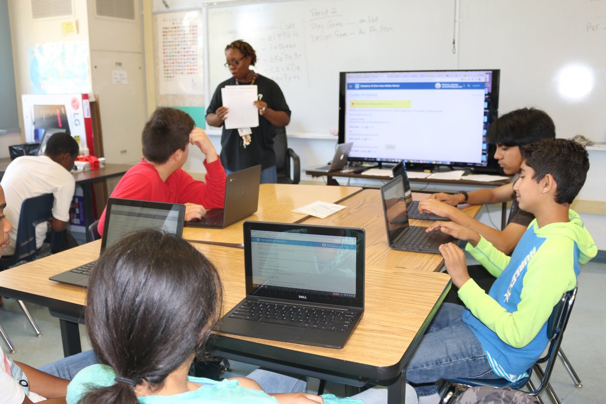 bretharte's tweet photo. Bret Harte’s Coding elective is the first in HUSD and is a huge success! https://t.co/LwFPK0mG52