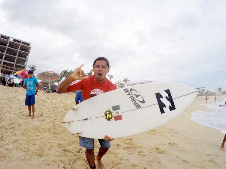 rutsmagazine's tweet photo. #DiegoCadena nuevo campeรณn nacional de surf desde los Cabos #surfMX #surfmexico #jns2016 @billabong1973 @VonZipper https://t.co/sPld8i74LL