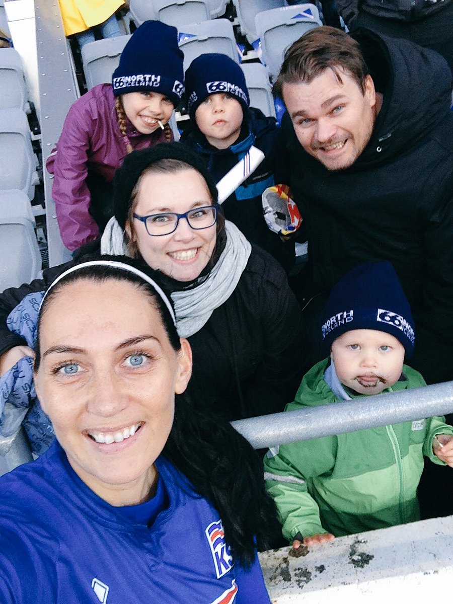 sigfusorn's tweet photo. Ein afmælis með meistara @Holmfridur26. Til lukku! #komaso #isl #ekkisponsaðurpóstur https://t.co/4SVvr0aWUG