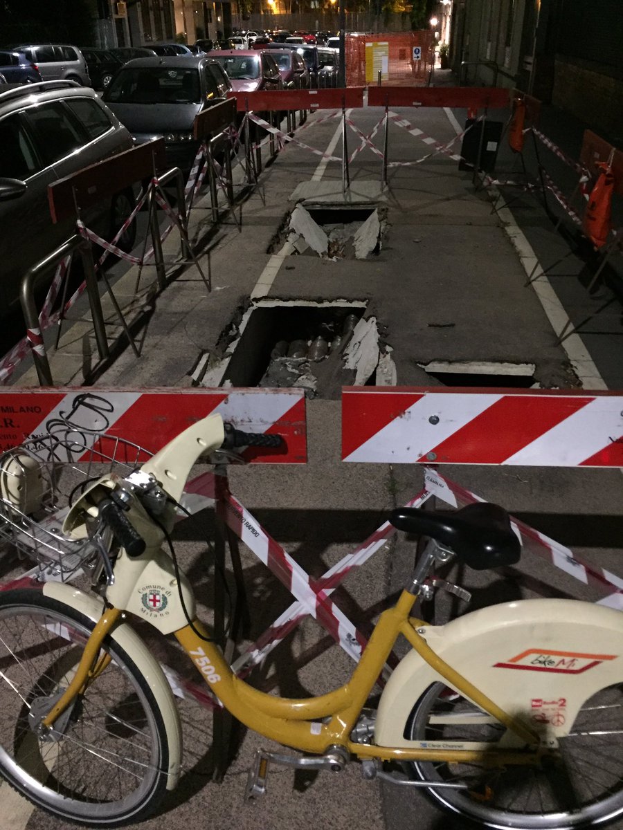pippodido1's tweet photo. I disastri di #pisapia e la trascuratezza di #sala . #pisteciclabili #fuoriUso #sx incapace di gestire #salviamoMilano dall'abbandono. https://t.co/s3qxRBK0uY