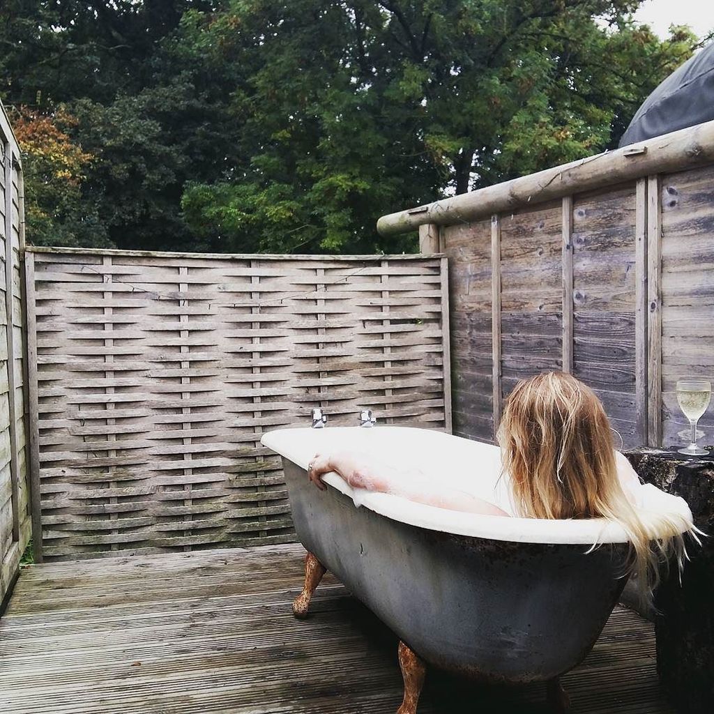 canopyandstars's tweet photo. Testing the water at #stockgaylard Nina #csontheroad #bubbles #nature #dorset #glamping https://t.co/oWBYKNsAeL https://t.co/sY7KEEalPT
